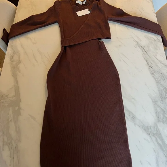 Elegant Brown Cut-Out Dress - Picture 3 of 3